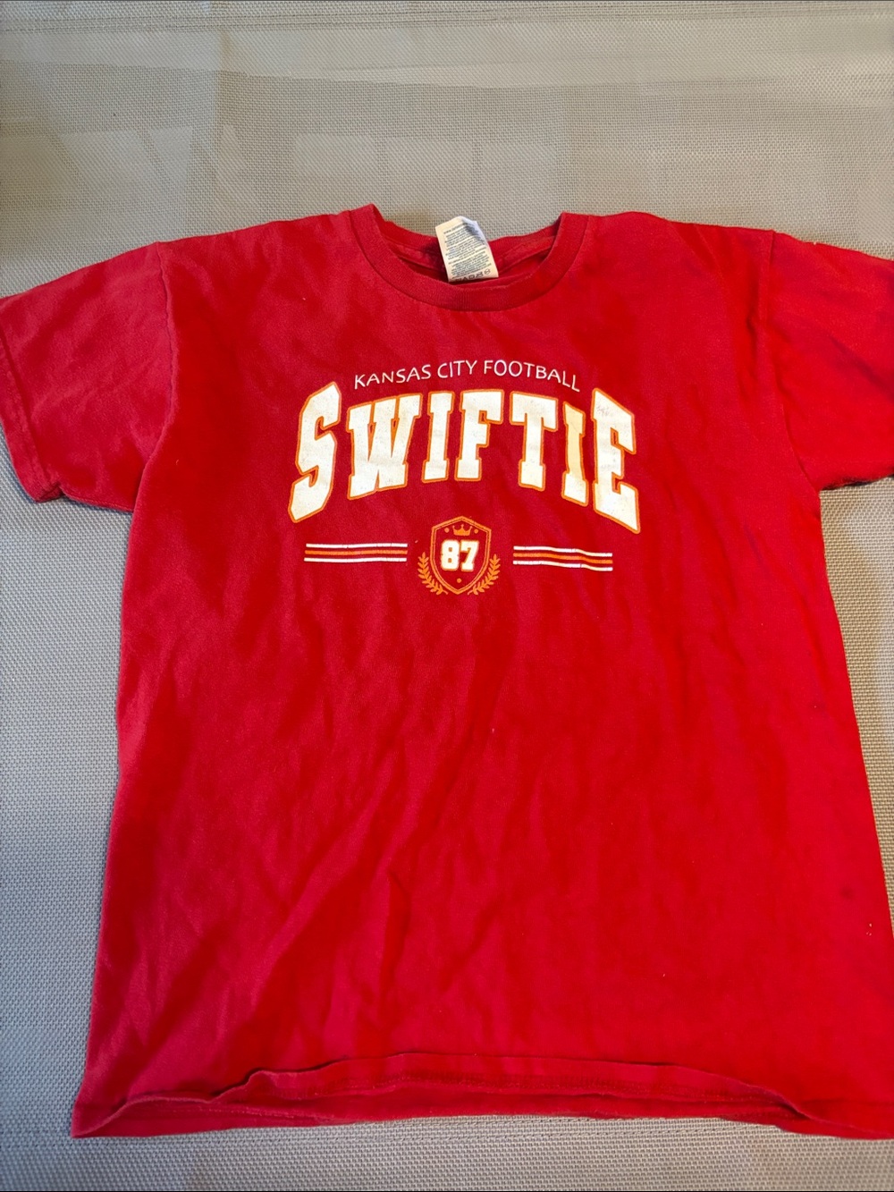 Red 'Swiftie' Kansas City Football Graphic Tee - Kids sz L fair conditions